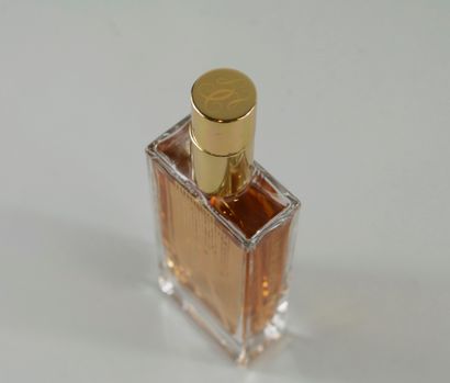 null GUERLAIN " Mythical incense from the orient "

Glass spray bottle, golden cap,...
