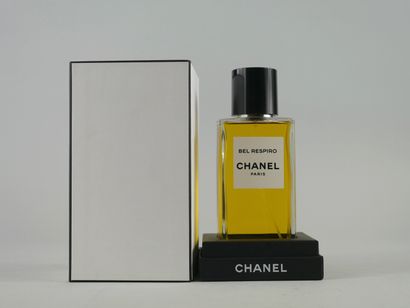 null CHANEL « Bel Respiro »

Série exclusive limitée de la boutique Chanel.

Flacon...