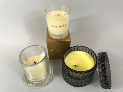 null Lot of three candles of atmosphere of which one Louis VUITTON.

(Worn)