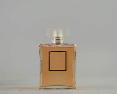 null CHANEL "Coco Mademoiselle

Spray bottle of eau de parfum, 200ml, in its titled...
