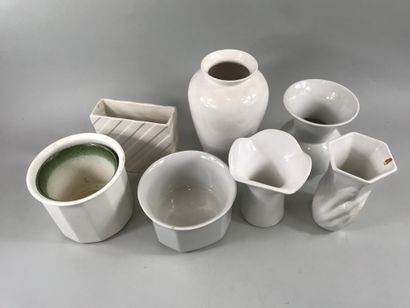 null Lot of vases and planters and white ceramic, including a tulip vase, hand vase,...