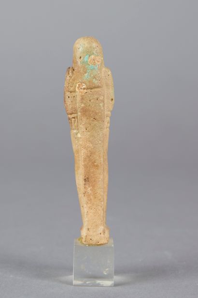 null Oushebti registered. Frit.

Ptolemaic period.

Height. 10cm. 

(On a plexiglass...