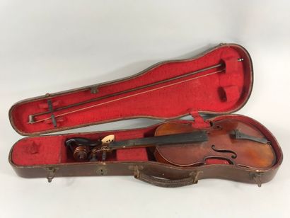 null Study violin 

With a bow maker. In its case. 

Model after Antonius Stradivarius...