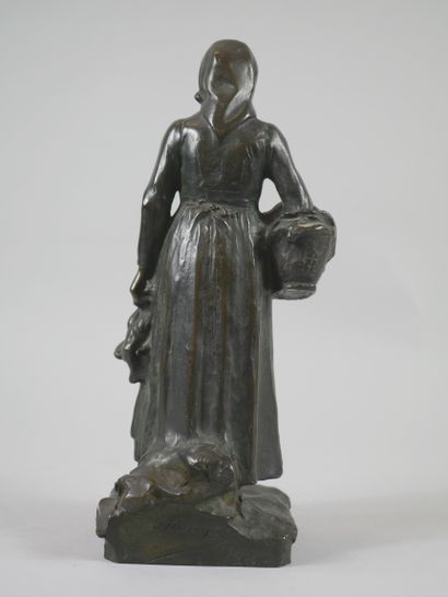 null Jean-Marie MENGUE (1855-1949).

Peasant woman with basket and pheasants. 

Bronze...