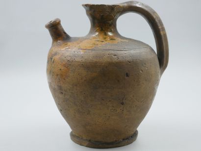 null Oil jug in glazed clay with partial glaze

Medieval period. 

(chips at the...