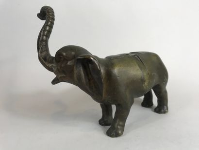 null CHINA (?)

An elephant in bronze.

Missing the rider. 

Length : 28,5cm ; Width...