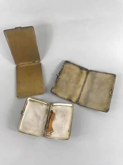 null Lot including : 

- a silver cigarette case with geometric frieze decoration....