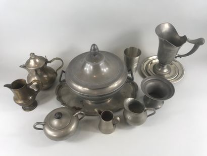 null Important lot of silver and gilt metal including : 

- A part of menagere model...