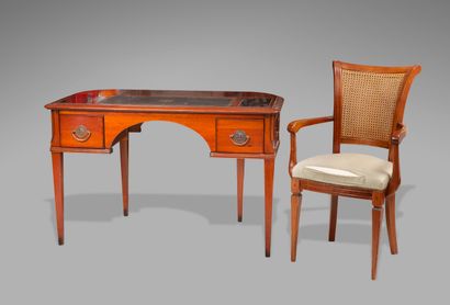 null Flat desk in veneer and inlaid nets, opening with two drawers, a pull and two...