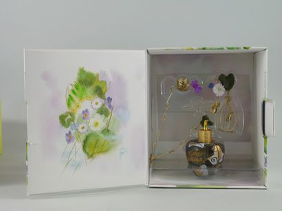 null LOLITA LEMPICKA

Box containing an eau de parfum spray 50ml with a fancy necklace...