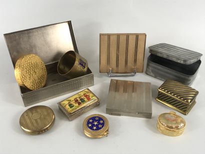 null Lot including : 

- two powder cases with geometric stripes, one silvered, the...