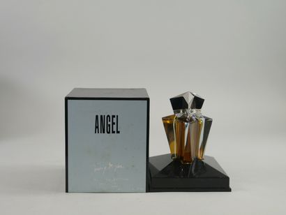 null THIERRY MUGLER "Angel

Lot including a spray bottle "étoile collection", eau...