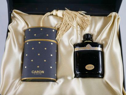 null CARON " Nuit de Noël " Christmas 1999 Edition.

Black opaque crystal bottle,...