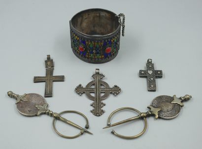 null Lot of Berber silver and enamel jewelry: bracelet, pendants and fibulas.