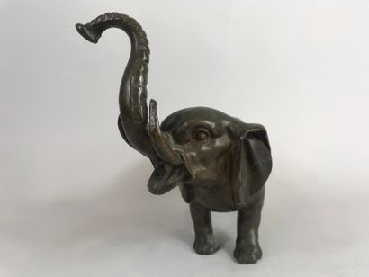 null CHINE (?)

Un éléphant en bronze.

Manque le cavalier. 

Long : 28,5cm ; Large...