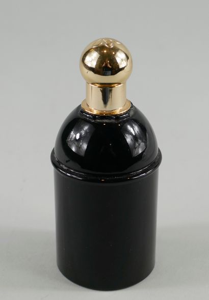 null GUERLAIN "Santal Royal

Black glass bottle, spray, titled in gold letters, limited...