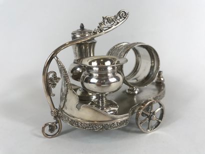 null Tableware on its cart in English silver plated metal. 

Height: 12cm.