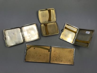 null Lot including : 

- a silver cigarette case decorated with striated friezes...