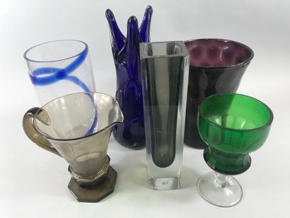 null Lot of six colored glass vases, one on pedestal, one with handle and pourer,...
