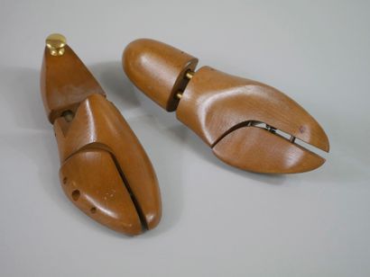 null J-M WESTON. 

Pair of black suede Richelieu shoes for men. Size 7 1/2. (Condition...
