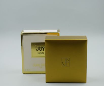 null Lot comprenant : 

- JEAN PATOU « Joy »

Flacon en verre, parfum, contenant...