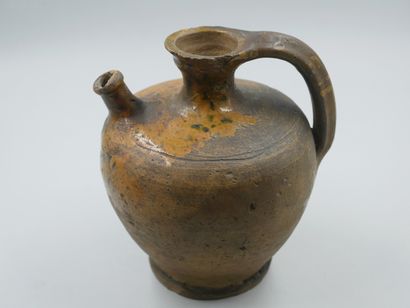 null Oil jug in glazed clay with partial glaze

Medieval period. 

(chips at the...