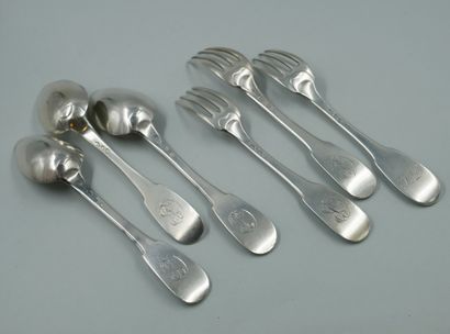 null Lot including: 

- Three silver soup spoons 

- Three silver forks 

Total weight...
