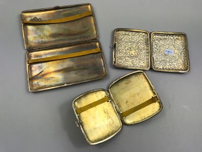 null Lot including : 

- a silver cigarette case decorated with a flowering branch...