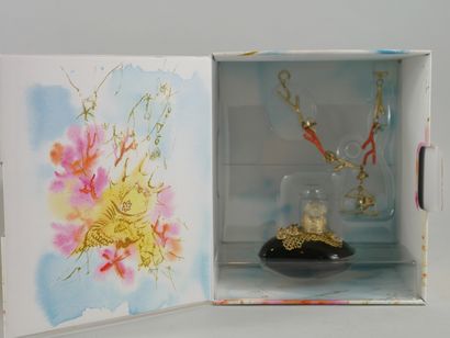 null LOLITA LEMPICKA

Box containing an eau de parfum spray 50ml with a fancy necklace...