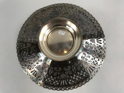 null Circular silver cup with geometrical openwork decoration. 

Weight : 474gr.
