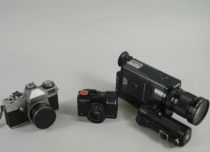 null Malette contenant une caméra Canon Super 8 sonore, un appareil photo Praktica....