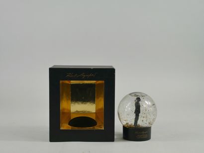 null KARL LAGERFELD

Exceptional snow globe, titled "My great luxury is to not have...