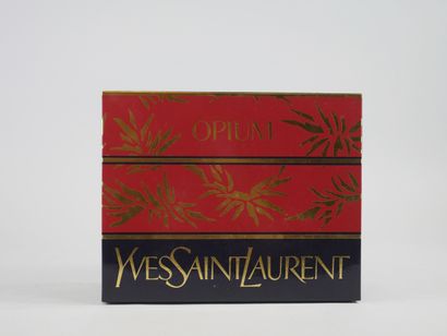 null YVES SAINT LAURENT « Opium »

Flacon en verre, système de poire, EDT 120ml,...