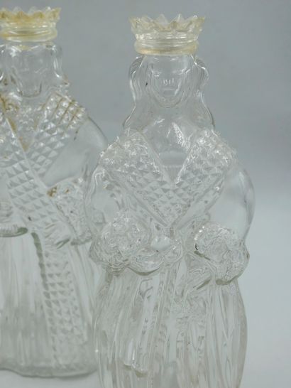 null ROGER GALLET.

Set of 3 molded glass bottles: one "King" and two "Queen" bottles....