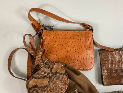 null Lot composed of 3 leather handbags, and a backpack. 

(Condition of use, ac...
