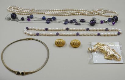 null Lot of costume jewelry including necklaces, pearls, a pair of ear clips and...