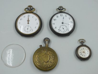 null Lot of three metal chronometer pocket watches and a lighter (trench craft)....