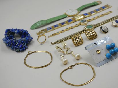 null Lot of costume jewelry including watches, brooches, bracelets, clips and earrings...