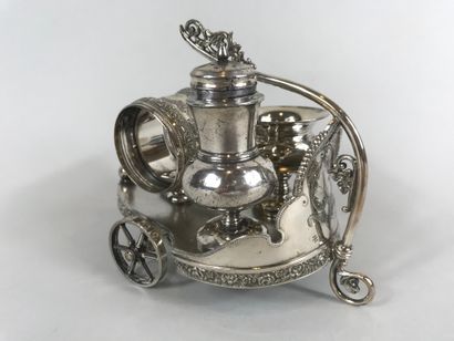 null Tableware on its cart in English silver plated metal. 

Height: 12cm.