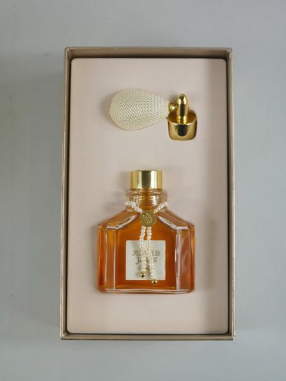 null GUERLAIN " More than ever "

Limited edition bottle, neck decorated with a pearl...