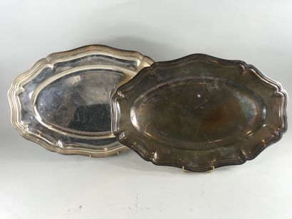 null Set of two oval silver plated dishes decorated with fillets and eight clasps...