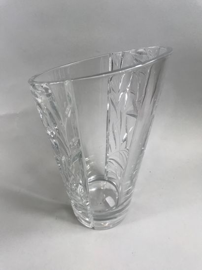 null Lot of 8 cut or molded glass vases, some with diamond points.

Height: from...