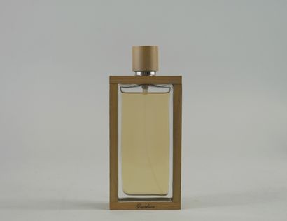 null GUERLAIN "Arsène Lupin Voyou

Glass bottle with clean lines, dressed in precious...