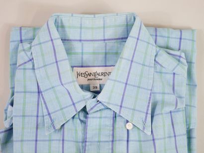 null YVES SAINT-LAURENT. 

Lot of 3 shirts for man, in cotton. 

Size 43 (green shirt),...