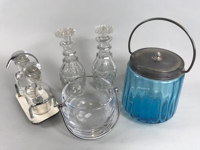 null BACCARAT. Lot including :

- Pair of crystal decanters with diamond-shaped pattern...