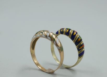 null Lot of rings with enamel decoration, one in 18k yellow gold with arabesques...