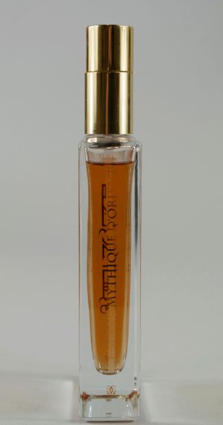 null GUERLAIN " Mythical incense from the orient "

Glass spray bottle, golden cap,...