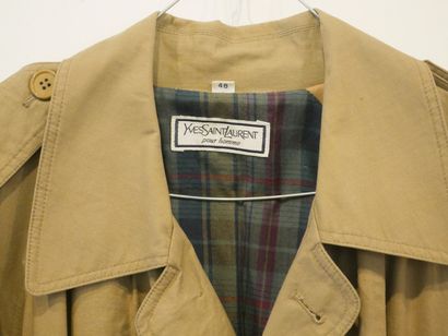 null YVES SAINT LAURENT 

Men's trench coat with tartan lining 

T : 46 

(Very good...