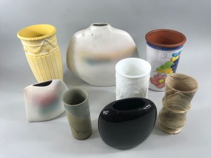 null Lot of 8 vases in ceramic, stone and white glass.

Height: from 14 to 25cm....