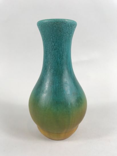 null Sandstone of PUISAYE

Vase with flared neck in blue, green and brown shades

Signed...